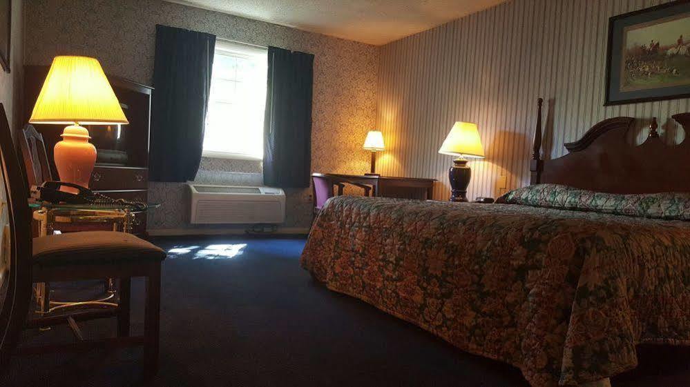 Hotel Carlisle & Embers Convention Center Luaran gambar